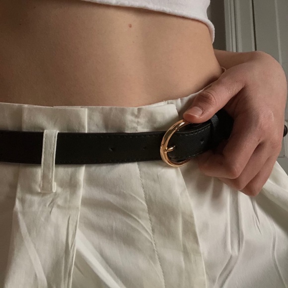 Ruffled Hem Long White Shorts (comes with belt) - Picture 3 of 4